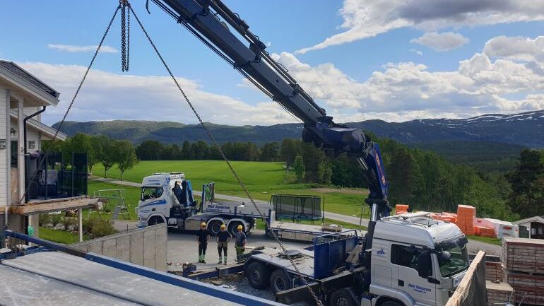 Kran og spesialtransport